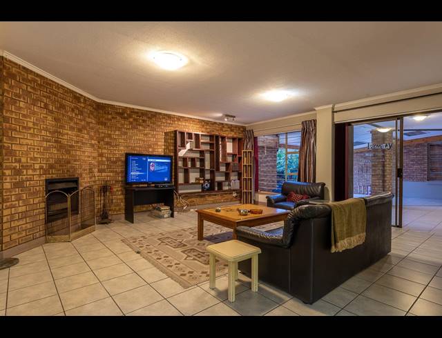 6 BEDROOM HOUSE SOLD IN MEYERSDAL